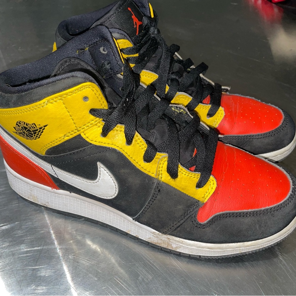 6.5 Youth Nike Air Jordan 1 Mid SE Dunks Amarillo Team Orange